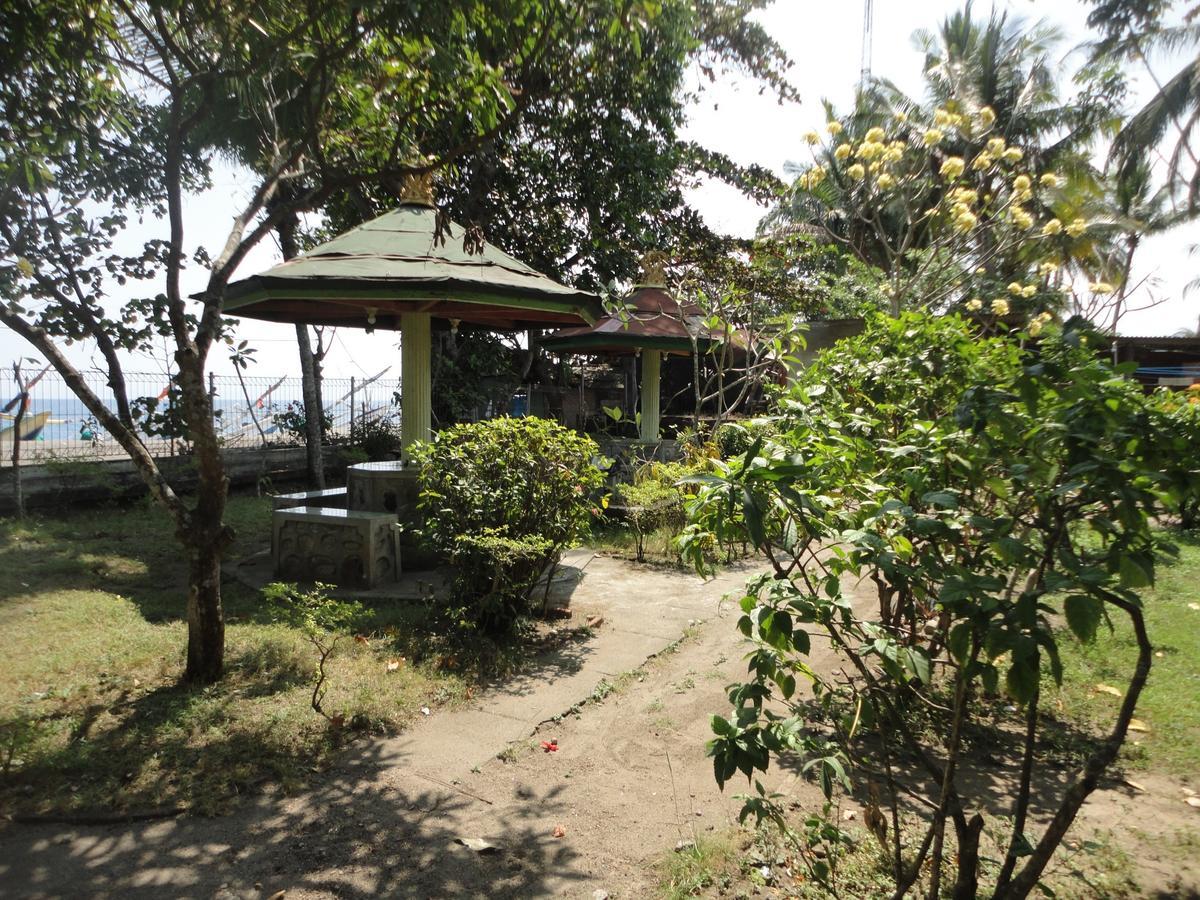 Pakuna Beach Hotel Senggigi Exterior photo